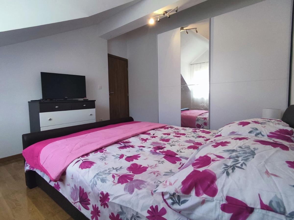 Sunny Attic Apartment With Balcony & Modern City Apartment With Outdoor Area, No Balcony Trogir Bagian luar foto