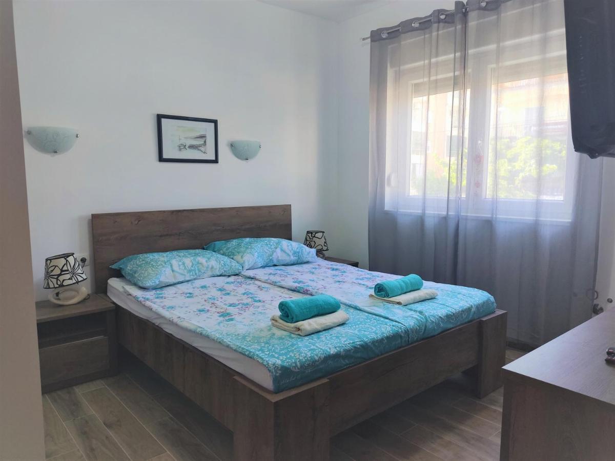 Sunny Attic Apartment With Balcony & Modern City Apartment With Outdoor Area, No Balcony Trogir Bagian luar foto