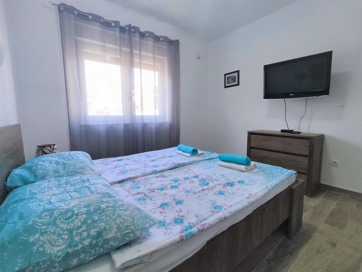 Sunny Attic Apartment With Balcony & Modern City Apartment With Outdoor Area, No Balcony Trogir Bagian luar foto