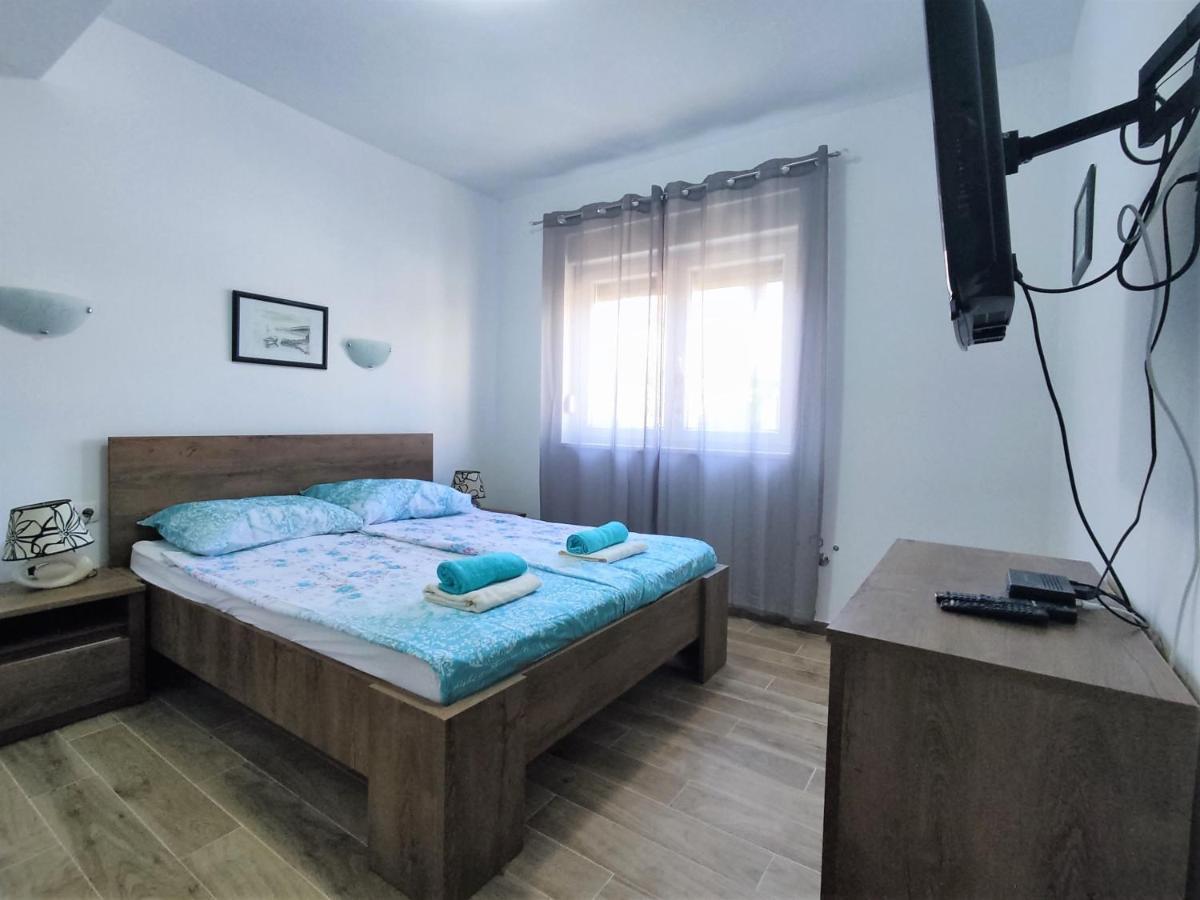 Sunny Attic Apartment With Balcony & Modern City Apartment With Outdoor Area, No Balcony Trogir Bagian luar foto
