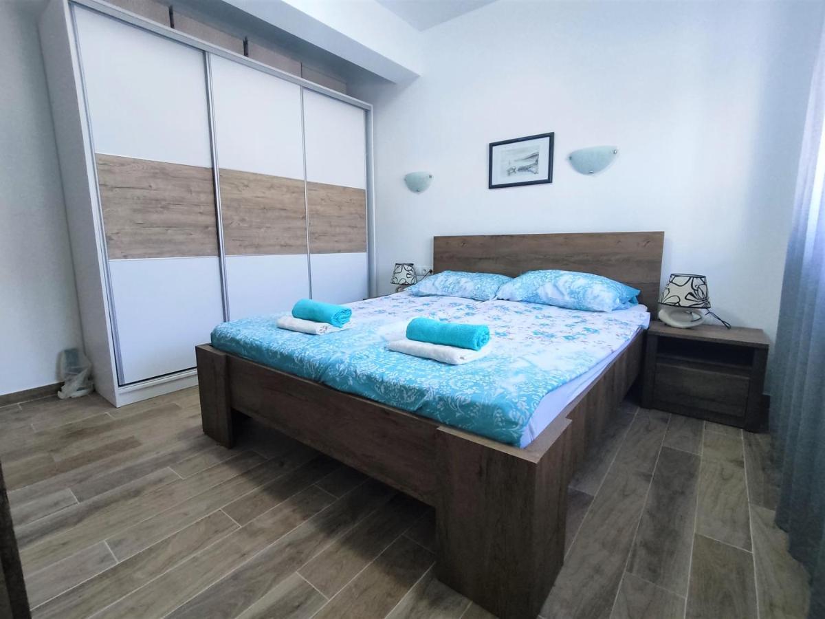 Sunny Attic Apartment With Balcony & Modern City Apartment With Outdoor Area, No Balcony Trogir Bagian luar foto