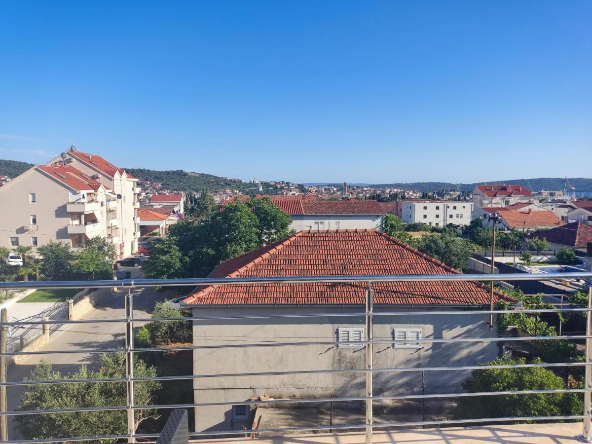 Sunny Attic Apartment With Balcony & Modern City Apartment With Outdoor Area, No Balcony Trogir Bagian luar foto