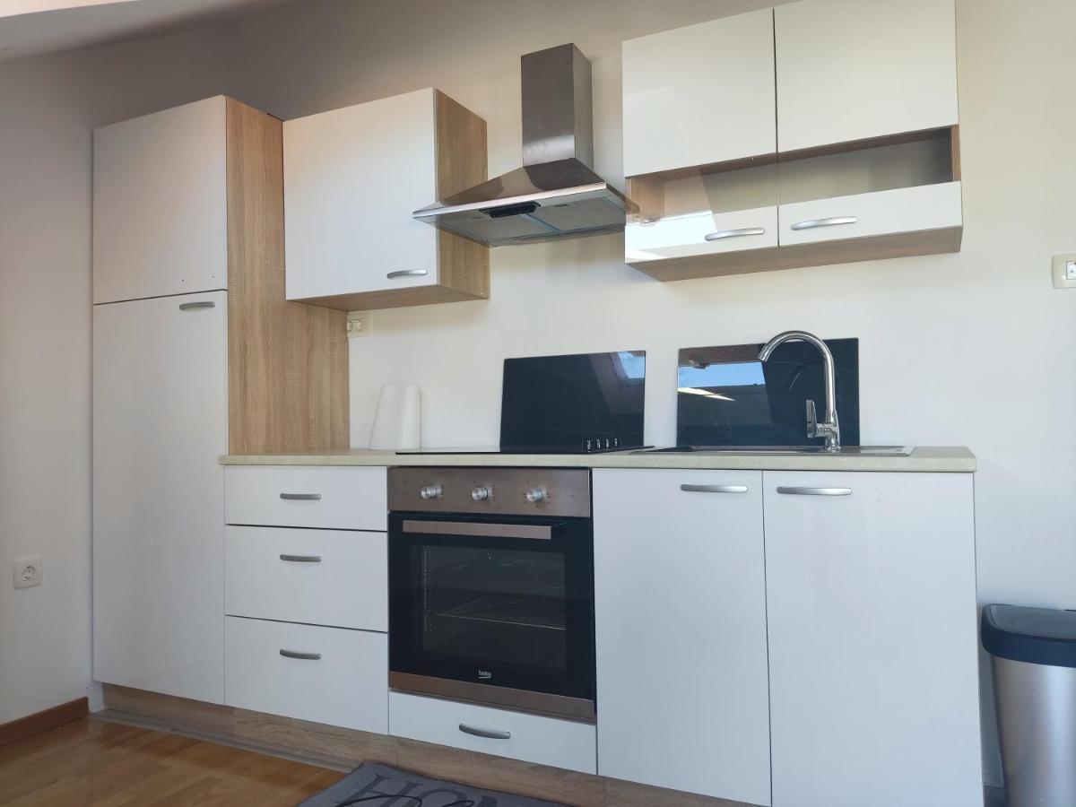 Sunny Attic Apartment With Balcony & Modern City Apartment With Outdoor Area, No Balcony Trogir Bagian luar foto