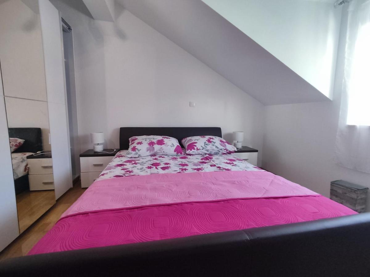 Sunny Attic Apartment With Balcony & Modern City Apartment With Outdoor Area, No Balcony Trogir Bagian luar foto
