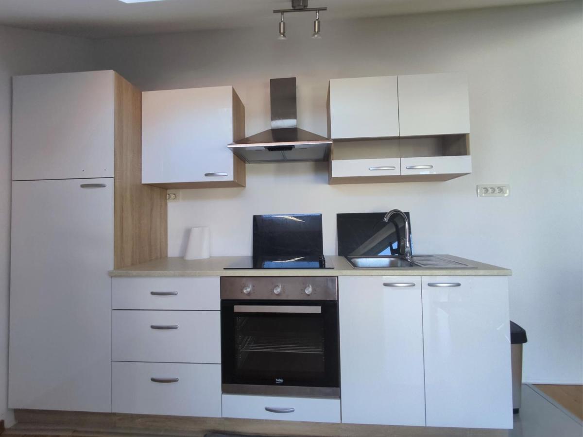 Sunny Attic Apartment With Balcony & Modern City Apartment With Outdoor Area, No Balcony Trogir Bagian luar foto