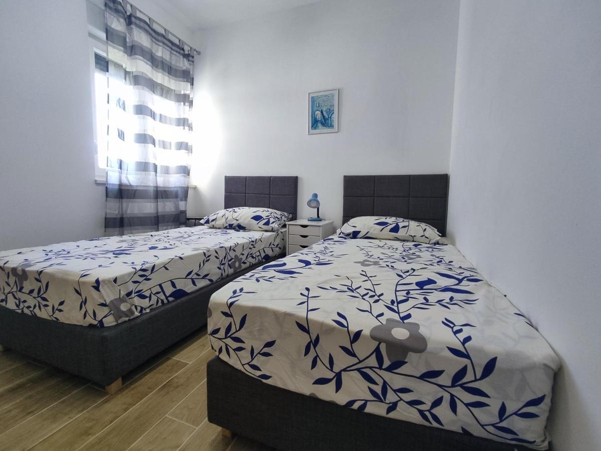 Sunny Attic Apartment With Balcony & Modern City Apartment With Outdoor Area, No Balcony Trogir Bagian luar foto