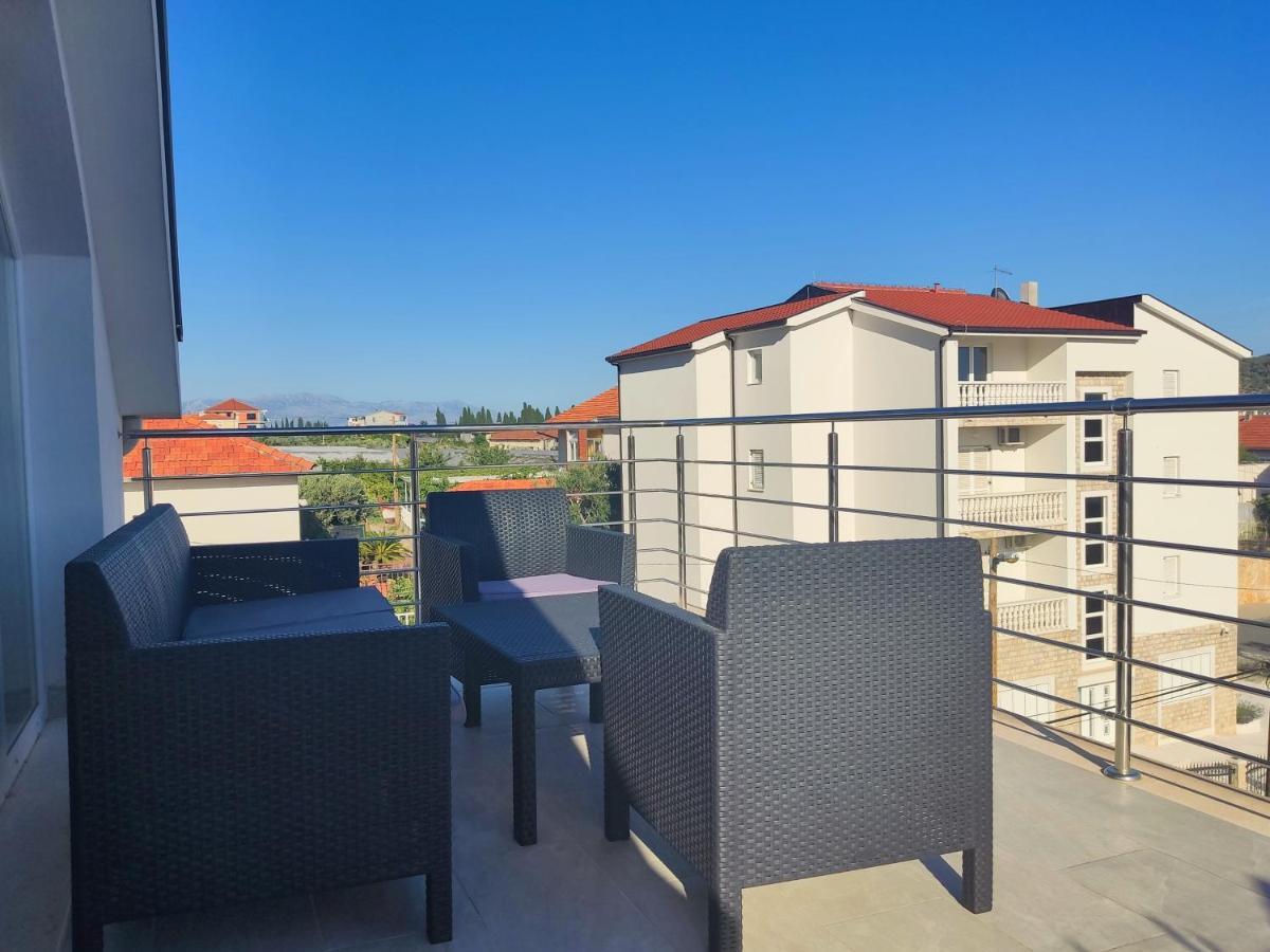 Sunny Attic Apartment With Balcony & Modern City Apartment With Outdoor Area, No Balcony Trogir Bagian luar foto