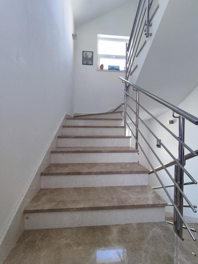 Sunny Attic Apartment With Balcony & Modern City Apartment With Outdoor Area, No Balcony Trogir Bagian luar foto