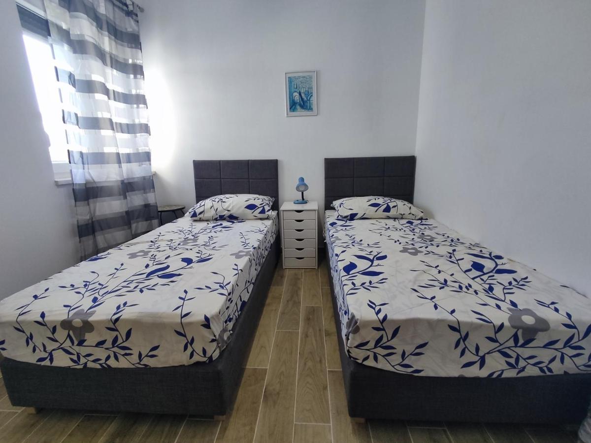 Sunny Attic Apartment With Balcony & Modern City Apartment With Outdoor Area, No Balcony Trogir Bagian luar foto