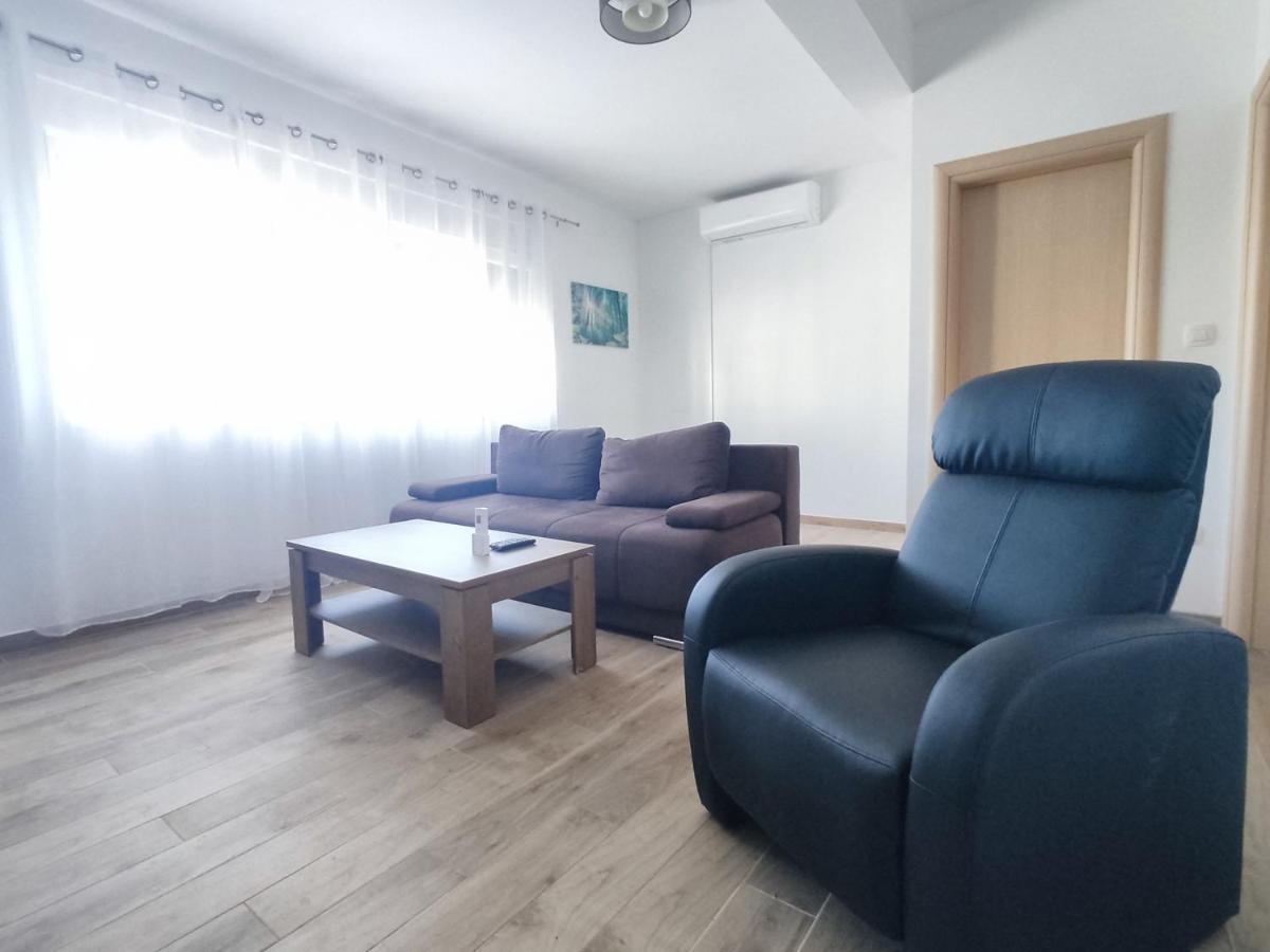 Sunny Attic Apartment With Balcony & Modern City Apartment With Outdoor Area, No Balcony Trogir Bagian luar foto