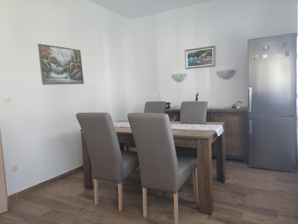 Sunny Attic Apartment With Balcony & Modern City Apartment With Outdoor Area, No Balcony Trogir Bagian luar foto