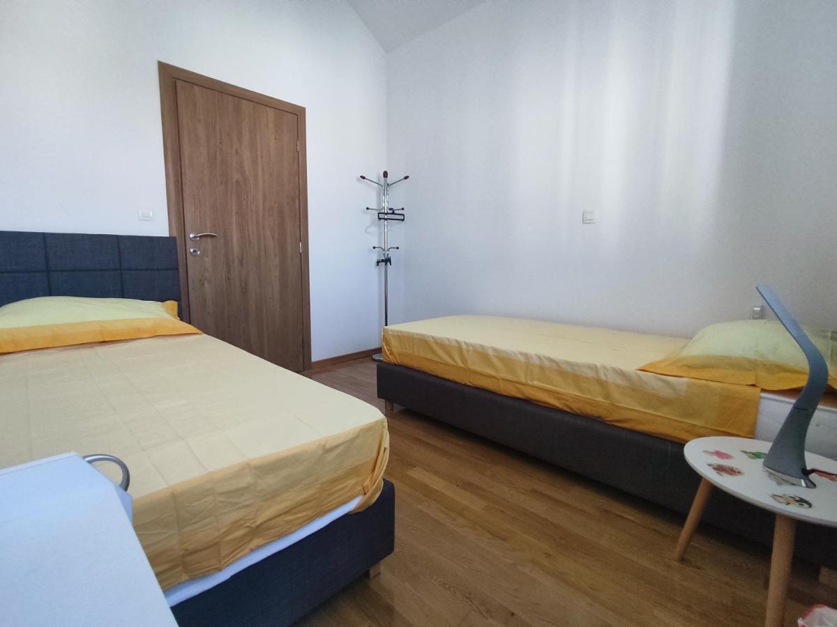 Sunny Attic Apartment With Balcony & Modern City Apartment With Outdoor Area, No Balcony Trogir Bagian luar foto