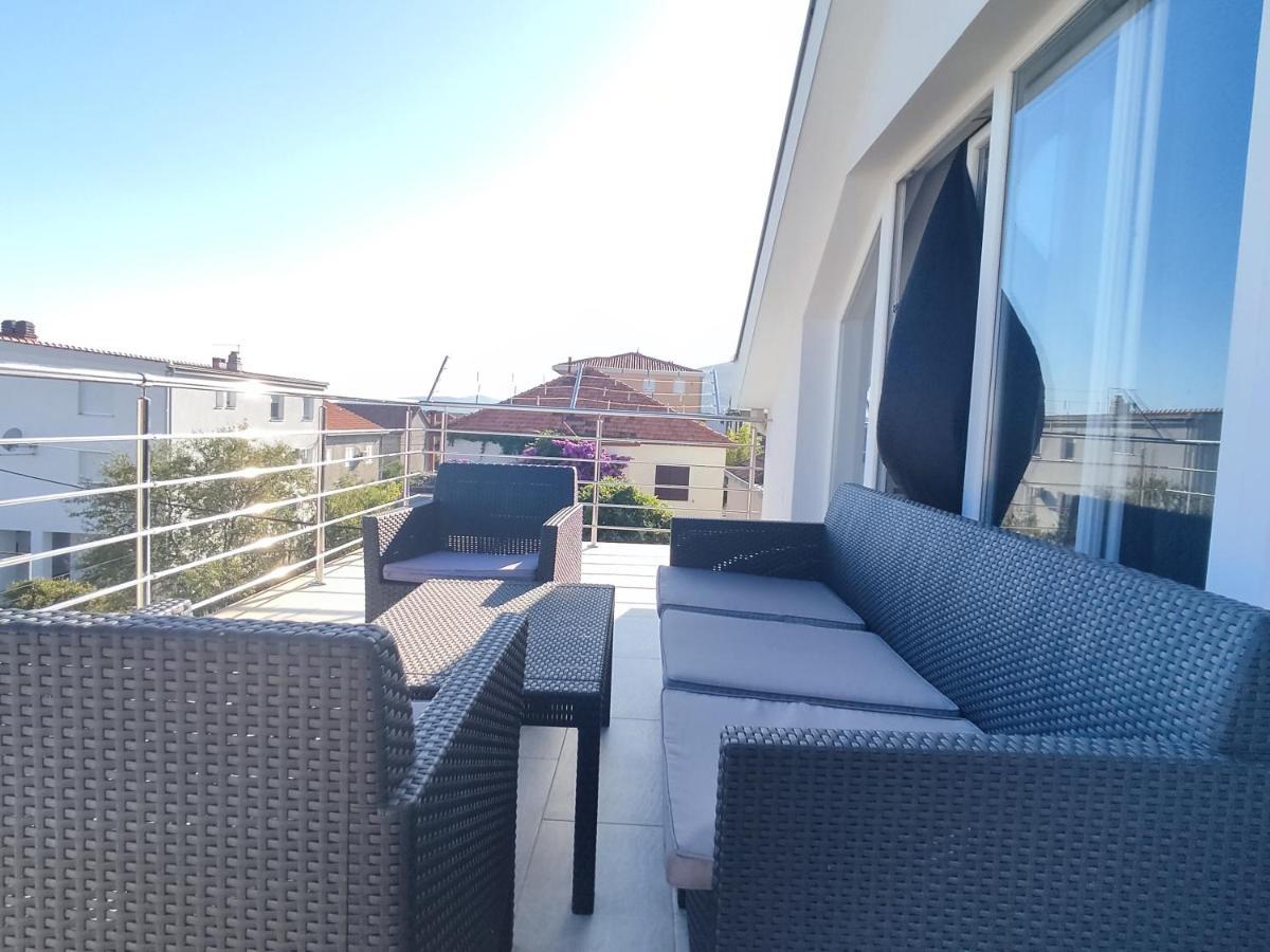 Sunny Attic Apartment With Balcony & Modern City Apartment With Outdoor Area, No Balcony Trogir Bagian luar foto