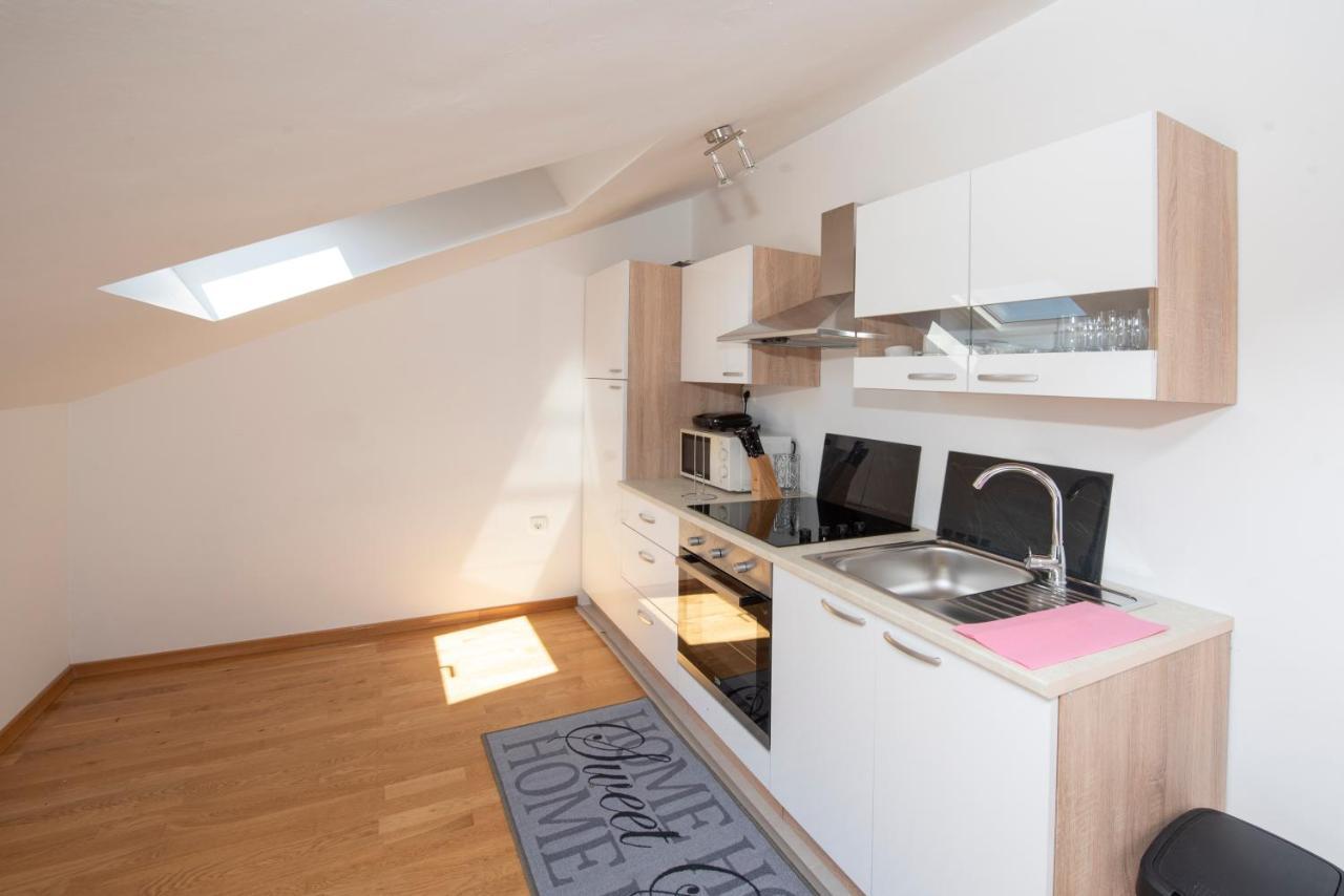 Sunny Attic Apartment With Balcony & Modern City Apartment With Outdoor Area, No Balcony Trogir Bagian luar foto