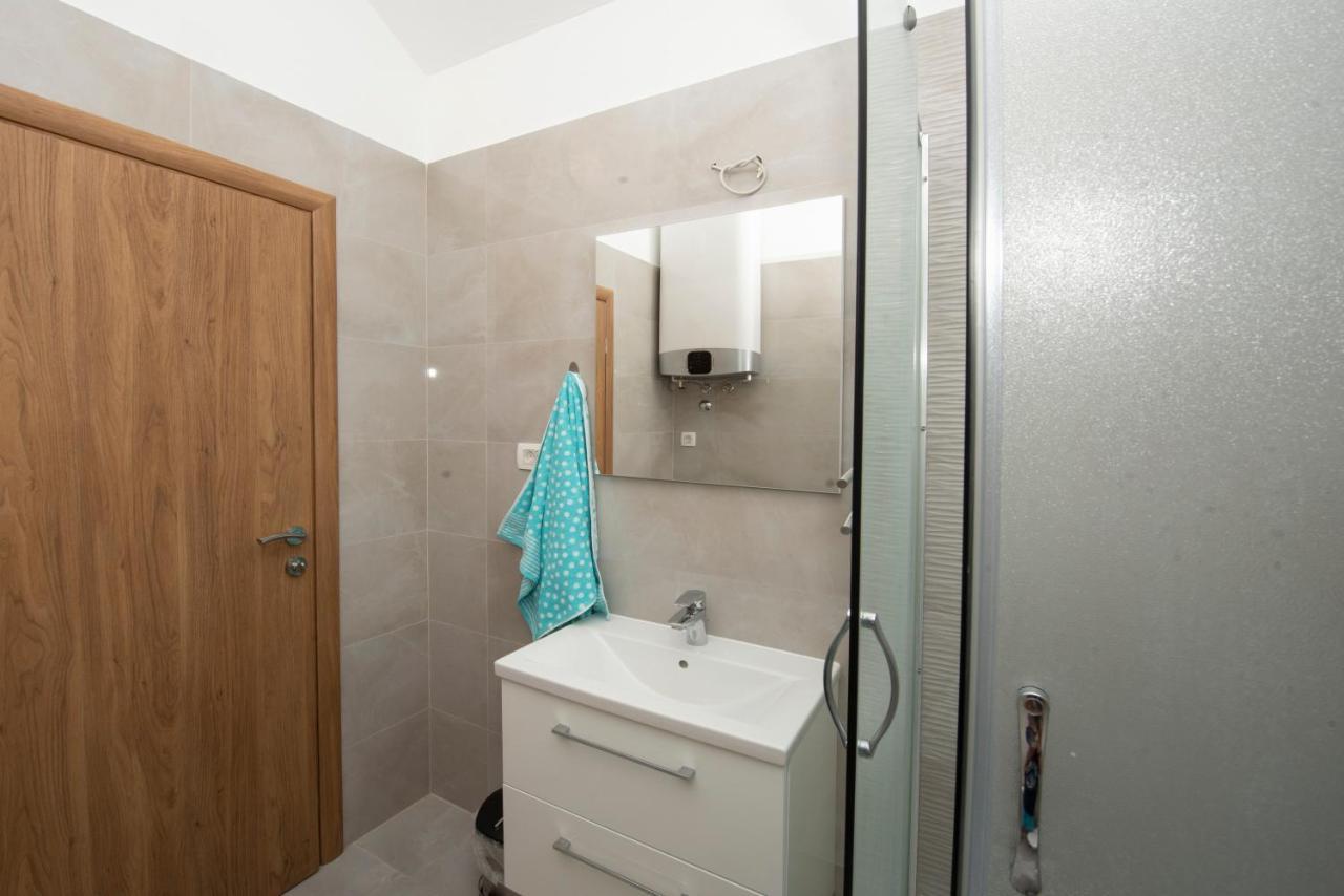 Sunny Attic Apartment With Balcony & Modern City Apartment With Outdoor Area, No Balcony Trogir Bagian luar foto
