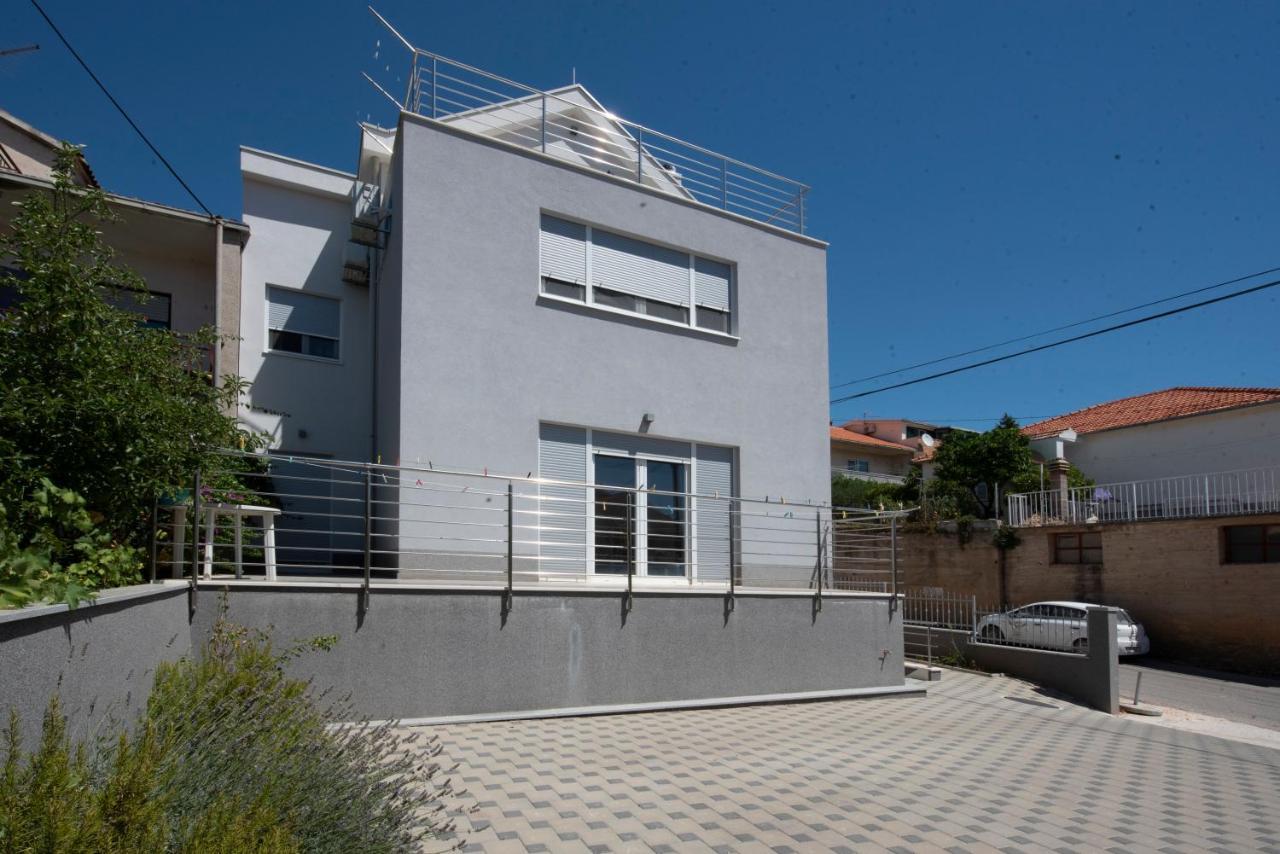 Sunny Attic Apartment With Balcony & Modern City Apartment With Outdoor Area, No Balcony Trogir Bagian luar foto