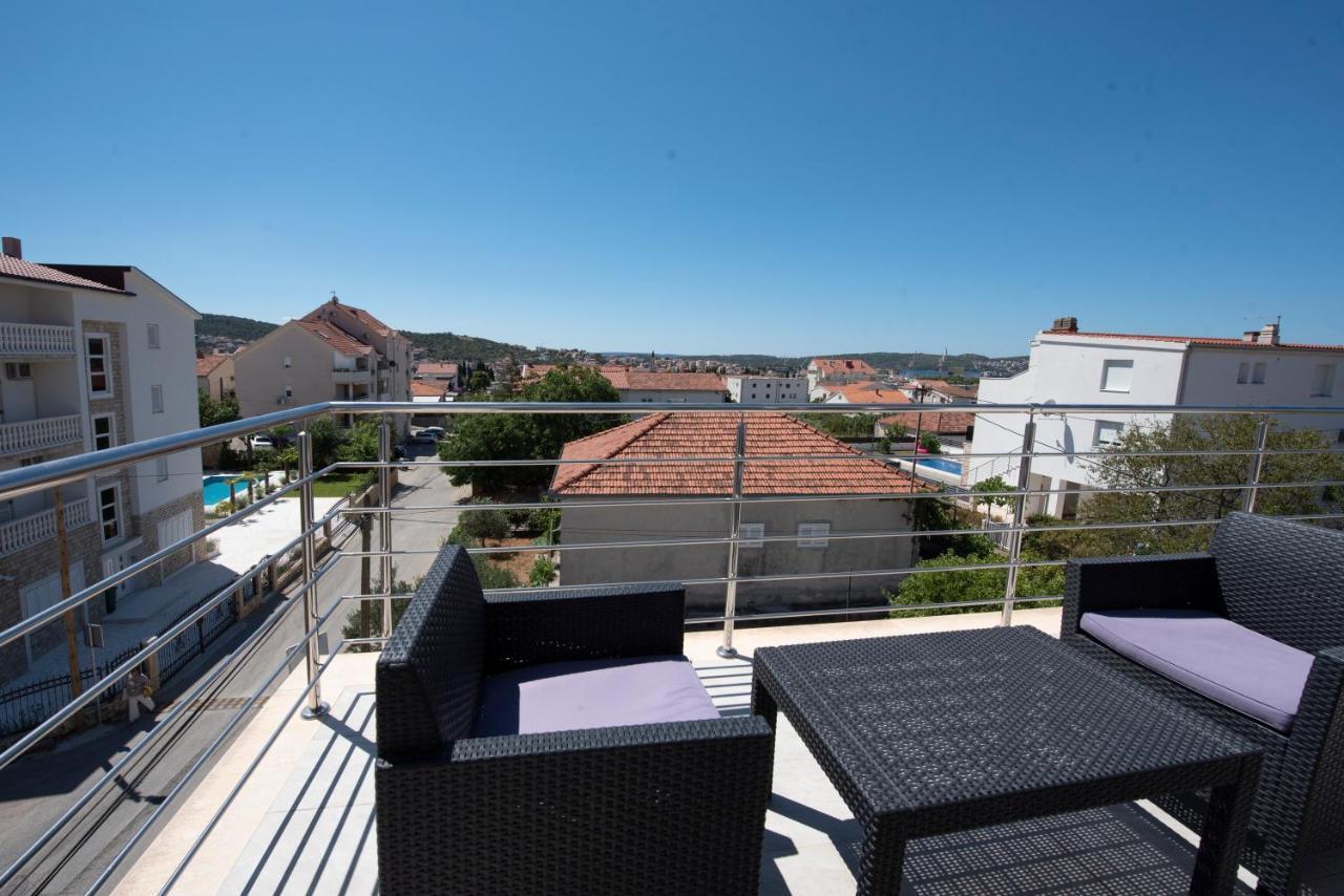 Sunny Attic Apartment With Balcony & Modern City Apartment With Outdoor Area, No Balcony Trogir Bagian luar foto