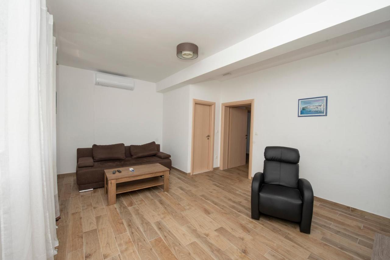 Sunny Attic Apartment With Balcony & Modern City Apartment With Outdoor Area, No Balcony Trogir Bagian luar foto