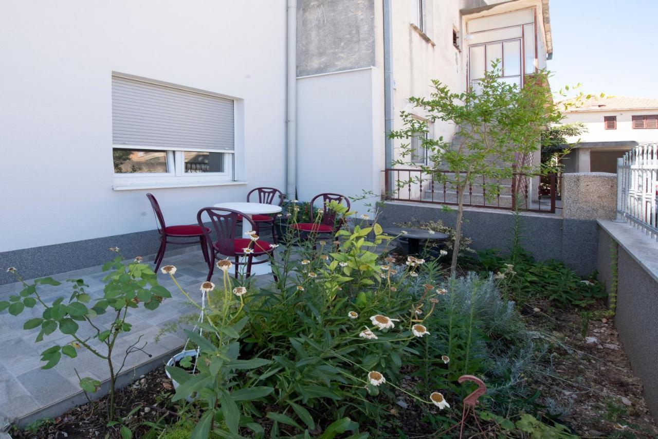 Sunny Attic Apartment With Balcony & Modern City Apartment With Outdoor Area, No Balcony Trogir Bagian luar foto