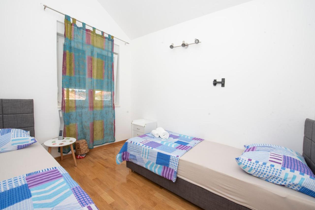 Sunny Attic Apartment With Balcony & Modern City Apartment With Outdoor Area, No Balcony Trogir Bagian luar foto
