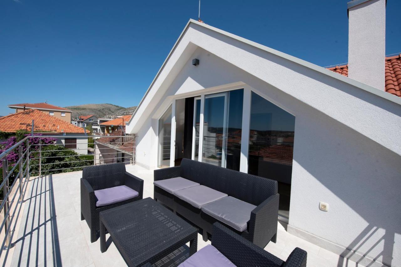 Sunny Attic Apartment With Balcony & Modern City Apartment With Outdoor Area, No Balcony Trogir Bagian luar foto