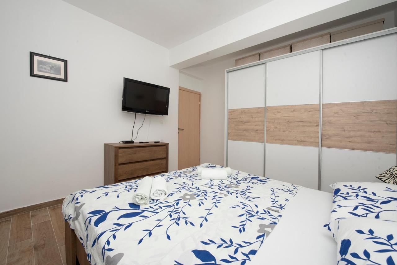 Sunny Attic Apartment With Balcony & Modern City Apartment With Outdoor Area, No Balcony Trogir Bagian luar foto