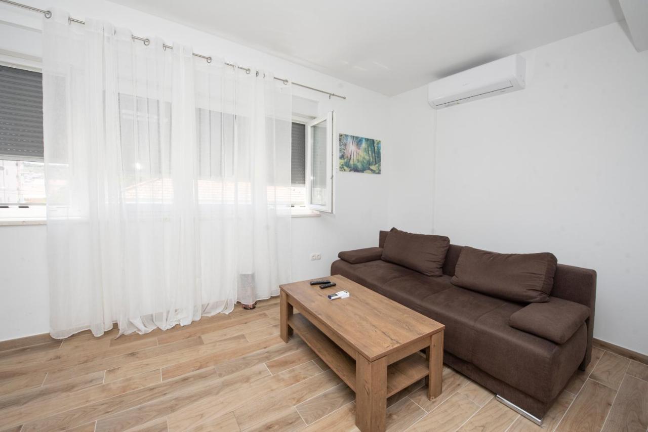 Sunny Attic Apartment With Balcony & Modern City Apartment With Outdoor Area, No Balcony Trogir Bagian luar foto
