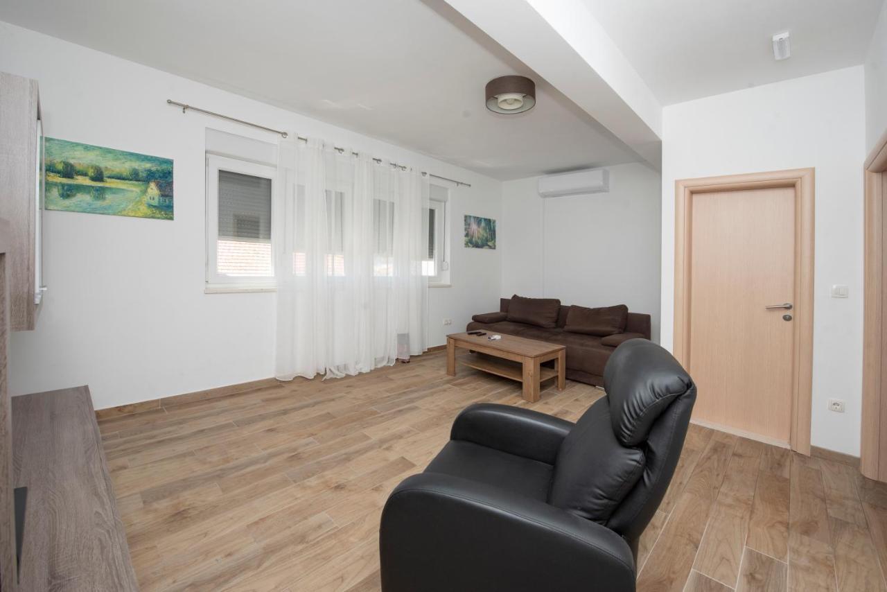 Sunny Attic Apartment With Balcony & Modern City Apartment With Outdoor Area, No Balcony Trogir Bagian luar foto