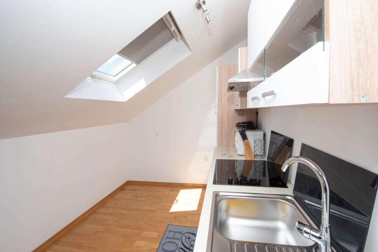 Sunny Attic Apartment With Balcony & Modern City Apartment With Outdoor Area, No Balcony Trogir Bagian luar foto