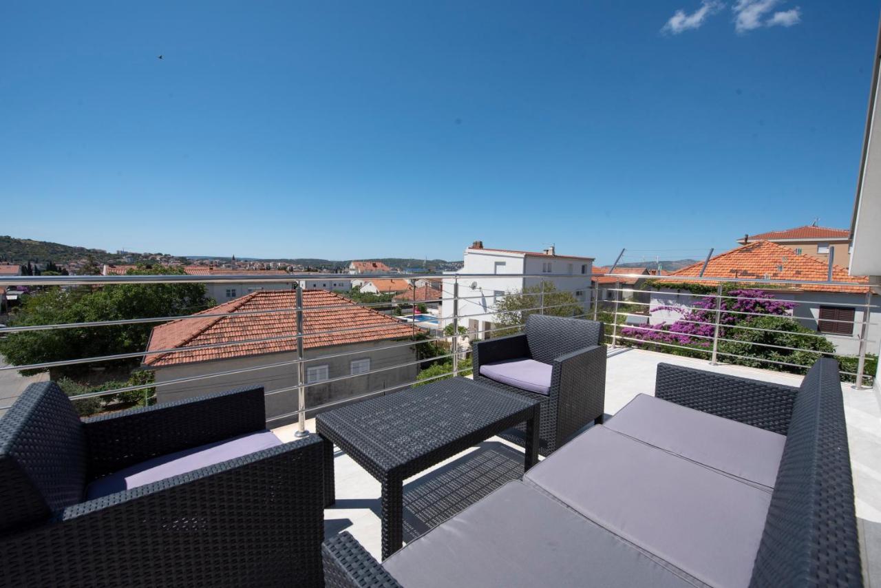Sunny Attic Apartment With Balcony & Modern City Apartment With Outdoor Area, No Balcony Trogir Bagian luar foto