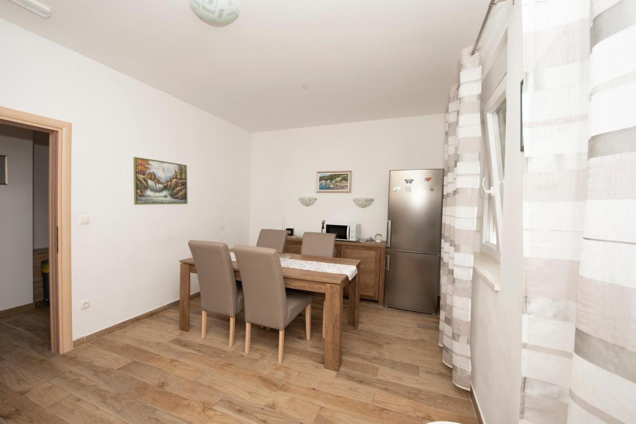 Sunny Attic Apartment With Balcony & Modern City Apartment With Outdoor Area, No Balcony Trogir Bagian luar foto