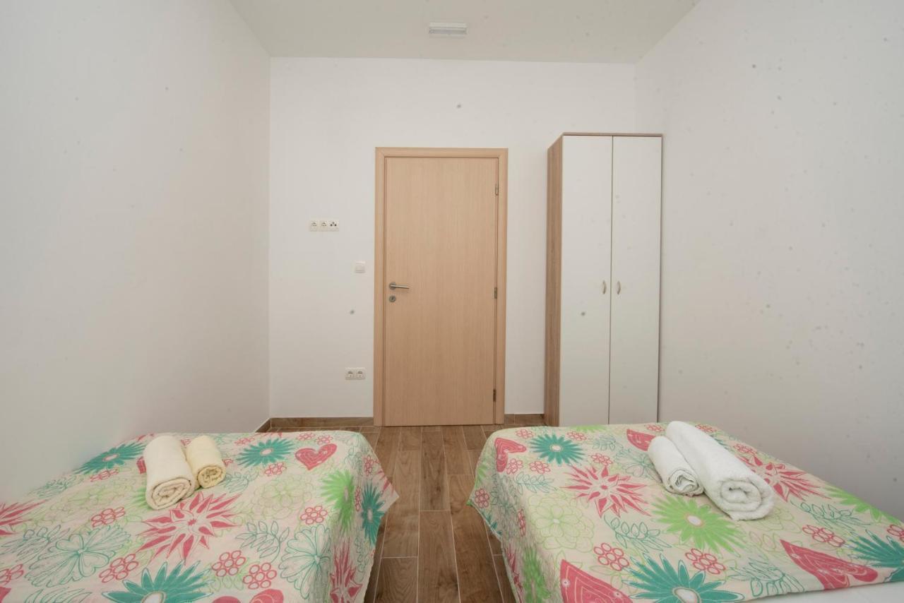 Sunny Attic Apartment With Balcony & Modern City Apartment With Outdoor Area, No Balcony Trogir Bagian luar foto