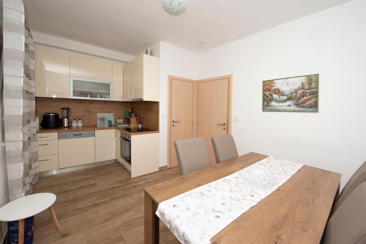Sunny Attic Apartment With Balcony & Modern City Apartment With Outdoor Area, No Balcony Trogir Bagian luar foto